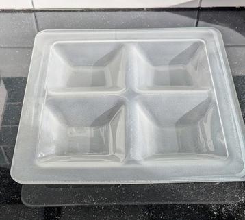 Glazen serveerschaal met 4 vakken beschikbaar voor biedingen
