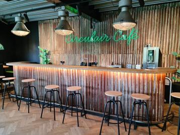 Zinken dakplaten  golfplaten met roest, industrieel mancave beschikbaar voor biedingen