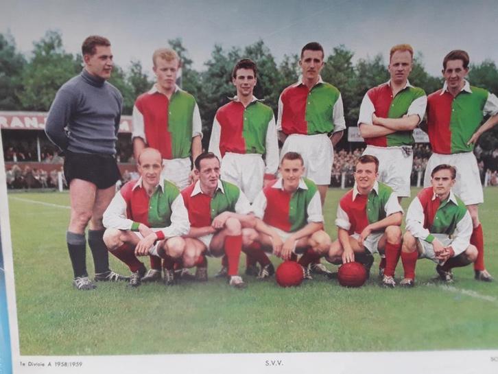 Prachtige map met voetbal kaarten     11 tallen uit jr '50,, Verzamelen, Sportartikelen en Voetbal, Zo goed als nieuw, Poster, Plaatje of Sticker