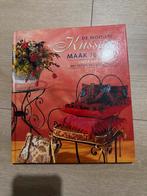 De Mooiste Kussens Maak Je - Handwerkboek, Ophalen of Verzenden, Zo goed als nieuw, Borduren en Naaien