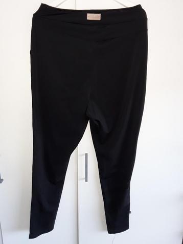 ZUSSS Oh La La Zwarte Tregging Broek Maat M/L beschikbaar voor biedingen