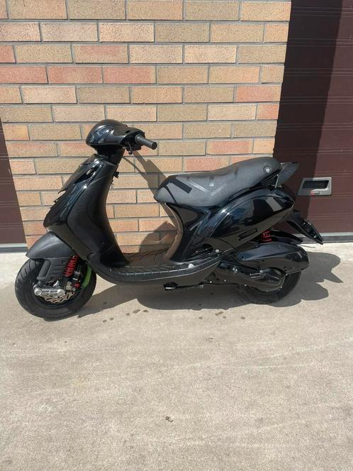 Piaggio zip 180 malossi stage 2, Fietsen en Brommers, Scooters | Piaggio, Zo goed als nieuw, Zip, Ophalen