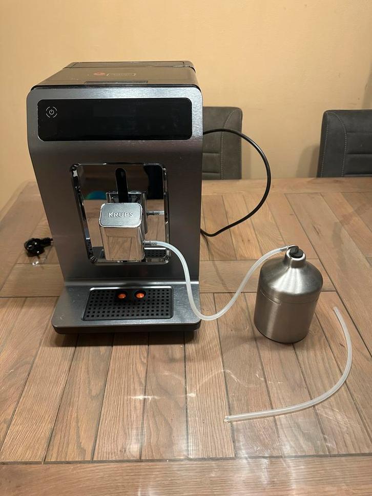 Krups EA89 Espressomachine - Volautomatisch, Witgoed en Apparatuur, Koffiezetapparaten, Zo goed als nieuw, Koffiebonen, Espresso apparaat
