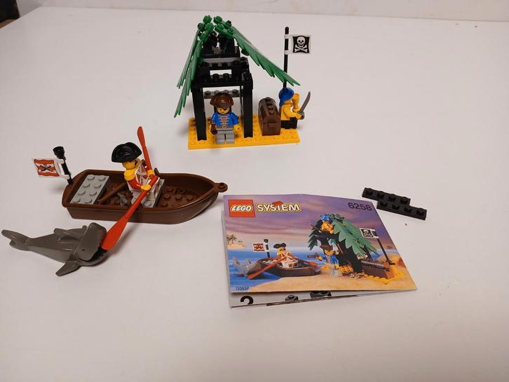 Lego pirates 6258 smugglers shanty met manual, Kinderen en Baby's, Speelgoed | Duplo en Lego, Zo goed als nieuw, Ophalen of Verzenden