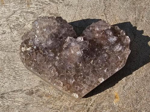 Gaaf amethist hartje, Verzamelen, Mineralen en Fossielen, Mineraal, Ophalen of Verzenden