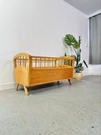 Vintage ledikant jaren 50/60 hout baby bed, Kinderen en Baby's, Babywiegjes en Ledikanten, Ophalen, Gebruikt, Ledikant