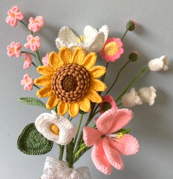6 roze beige gehaakte bloemen + Zonnebloem Calla Margriet ea beschikbaar voor biedingen