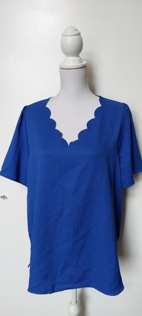 Top: Blauwe top met aparte v-hals, Emery Rose - XL, Kleding | Dames, Tops, Zo goed als nieuw, Maat 46/48 (XL) of groter, Blauw