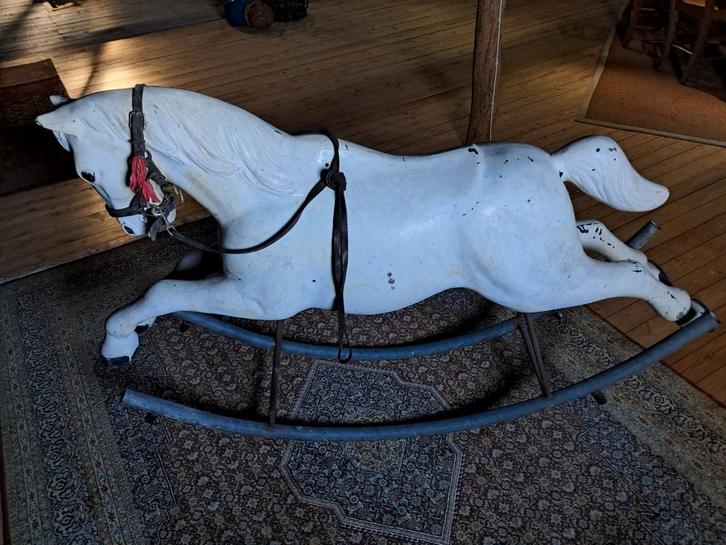 Oud groot hobbelpaard - Draaimolen nostalgie, Antiek en Kunst, Antiek | Speelgoed, Ophalen