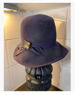 Brocante donker blauwe hoed met mooie speld, Zo goed als nieuw, X, One size fits all, Ophalen of Verzenden