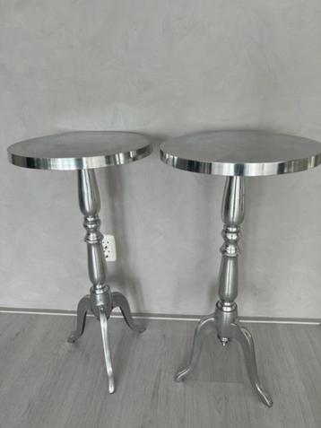 Metalen tafels barok beschikbaar voor biedingen