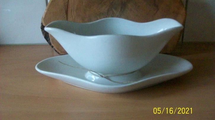 Roomwitte sauciere / sauskom Societé Ceramique Maestricht, Antiek en Kunst, Antiek | Servies los, Ophalen of Verzenden