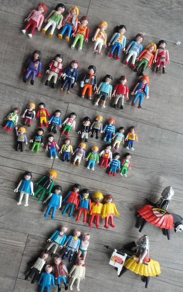 HEB 44 MOOIE PLAYMOBIL POPPETJES TE KOOP beschikbaar voor biedingen