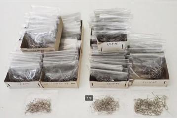 Mustad Witvishaken beschikbaar voor biedingen