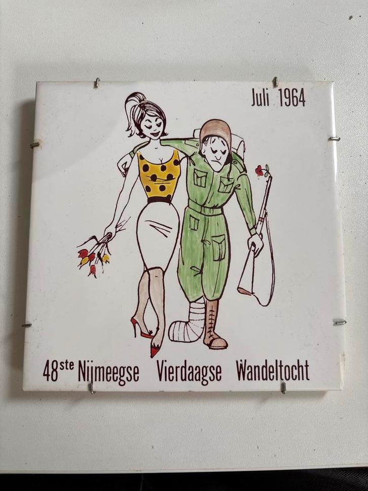 Wandtegel Nijmeegse Vierdaagse 1964, Antiek en Kunst, Antiek | Wandborden en Tegels, Ophalen of Verzenden