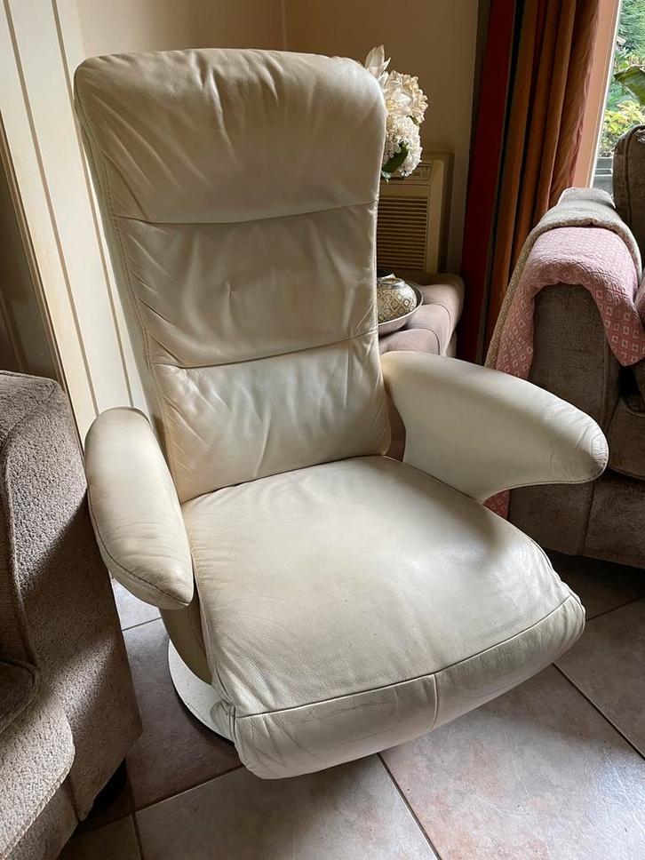 Hukla - Creme Lederen Relaxstoel met Verstelbare Functies, Huis en Inrichting, Fauteuils, Gebruikt, Leer, 75 tot 100 cm, Ophalen