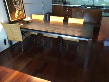 Tafel met een massief eiken blad en rvs onderstel beschikbaar voor biedingen