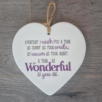 Keramiek wandbord met tekst en ophangtouw beschikbaar voor biedingen