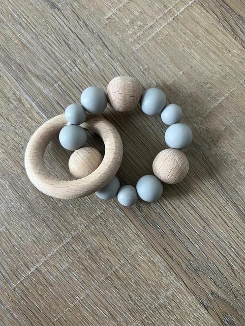Heel goed hout grijs bijtring rond ring baby newborn tandjes, Kinderen en Baby's, Speelgoed | Babyspeelgoed, Zo goed als nieuw