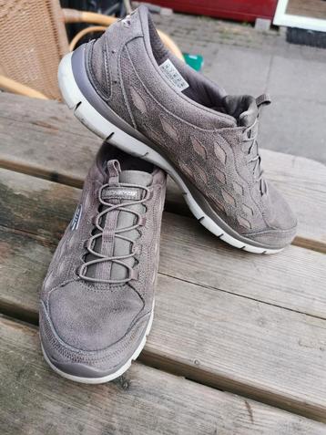 Skechers beschikbaar voor biedingen