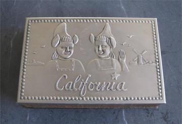 Vintage California spaarpuntendoosje - klederdracht beschikbaar voor biedingen