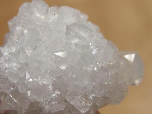 m. ruwe edelsteenkluster APOFYLIET (2), Verzamelen, Mineralen en Fossielen, Mineraal, Verzenden