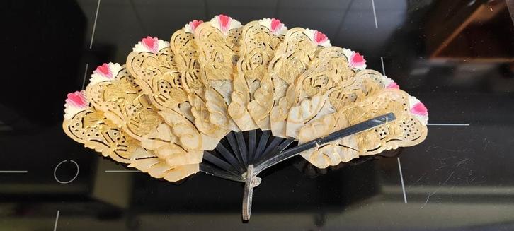 Indonesische perkamentleren 'wajang' waaier, 30x20 cm, Sieraden, Tassen en Uiterlijk, Overige Accessoires, Zo goed als nieuw, Ophalen of Verzenden