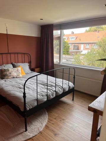 Bedframe met matras en lattenbodems - afbeelding 1