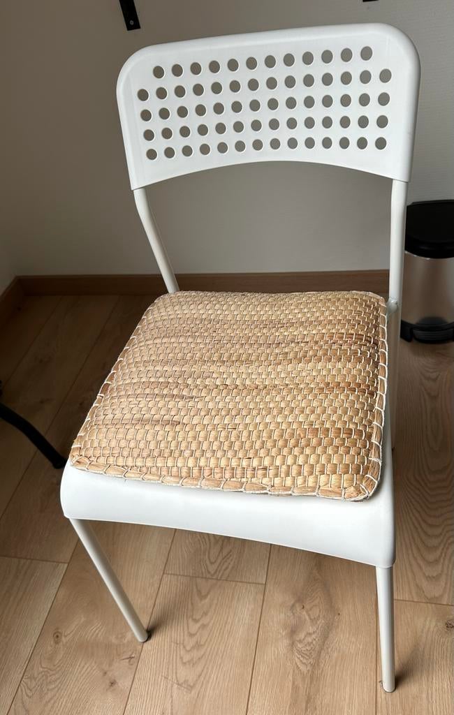 Witte Stoeltje met Riet kussentje, Huis en Inrichting, Stoelen, Zo goed als nieuw, Eén, Kunststof, Wit, Ophalen