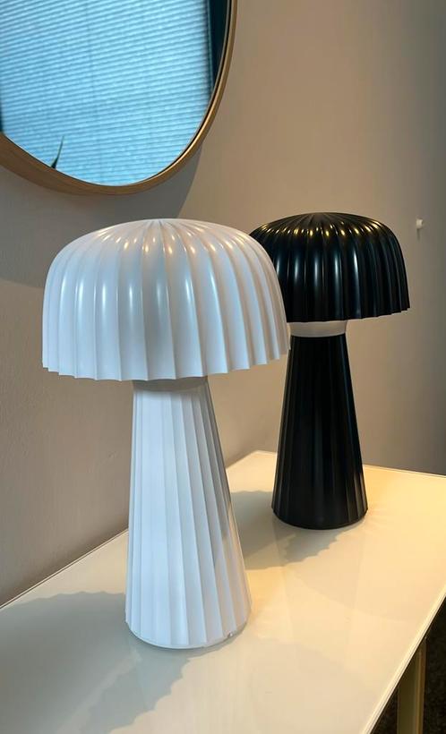 Tafelampje wit en zwart draadloos binnen en buiten, Huis en Inrichting, Lampen | Tafellampen, Zo goed als nieuw, Minder dan 50 cm