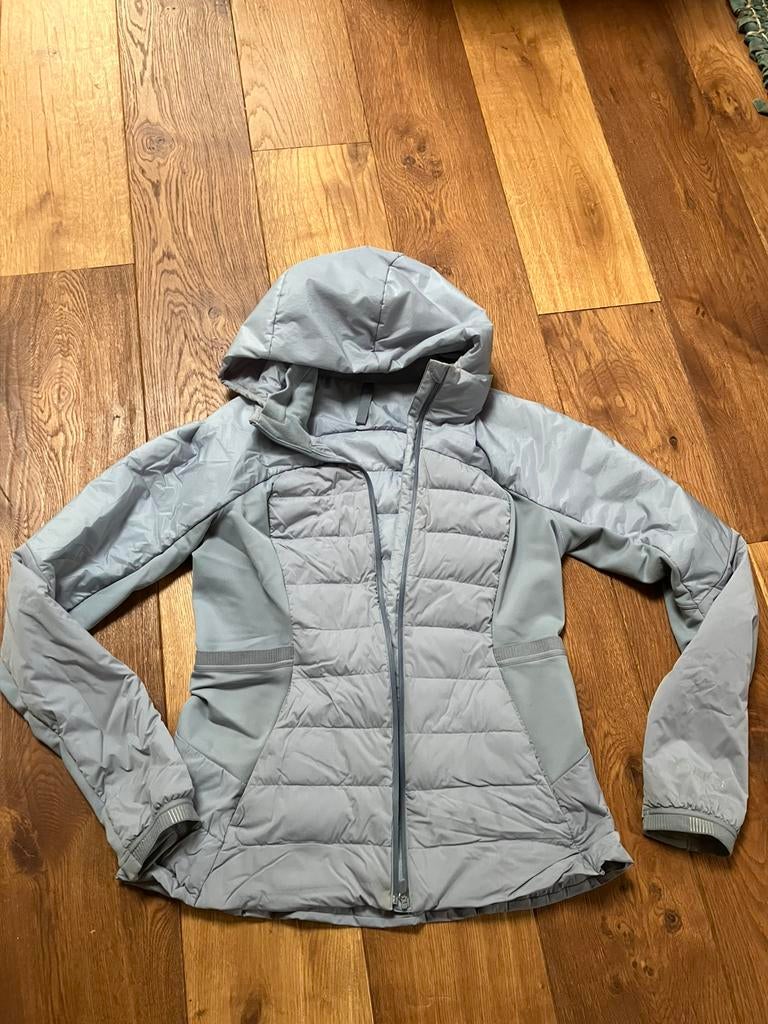 Lululemon ijsblauwe puffer mt 38, Kleding | Dames, Ophalen of Verzenden, Gedragen, Maat 38/40 (M), Jack