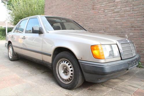 Mercedes-Benz E-Klasse E250 1985 Grijs, Auto's, Mercedes-Benz, Particulier, E-Klasse, Diesel, Sedan, Geïmporteerd, Zilver of Grijs