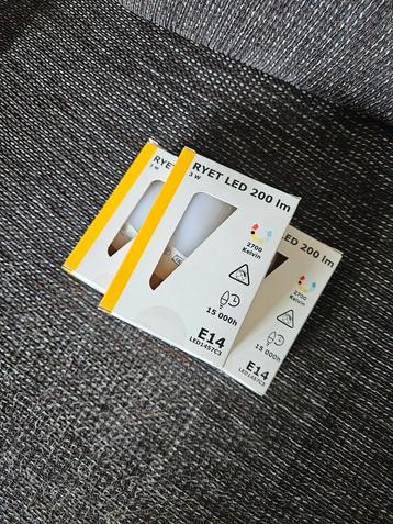 6x IKEA RYET LED 200lm 3W lampen beschikbaar voor biedingen