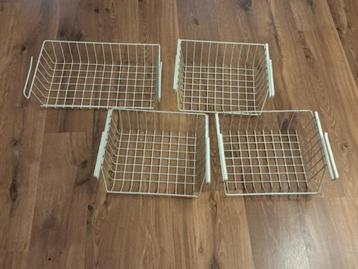4 witte Hangmandjes voor in de Kast 