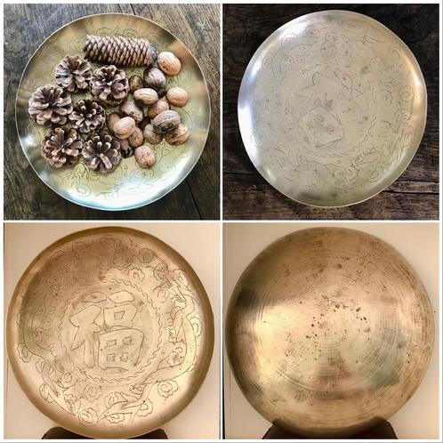 Vintage messing schaal met Chinese tekens, Huis en Inrichting, Woonaccessoires | Schalen en Manden, Gebruikt, Rond, Ophalen of Verzenden