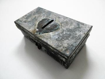 Heilig Hart zinken kistje geldkistje Kerk ca. 1850 offerblok beschikbaar voor biedingen