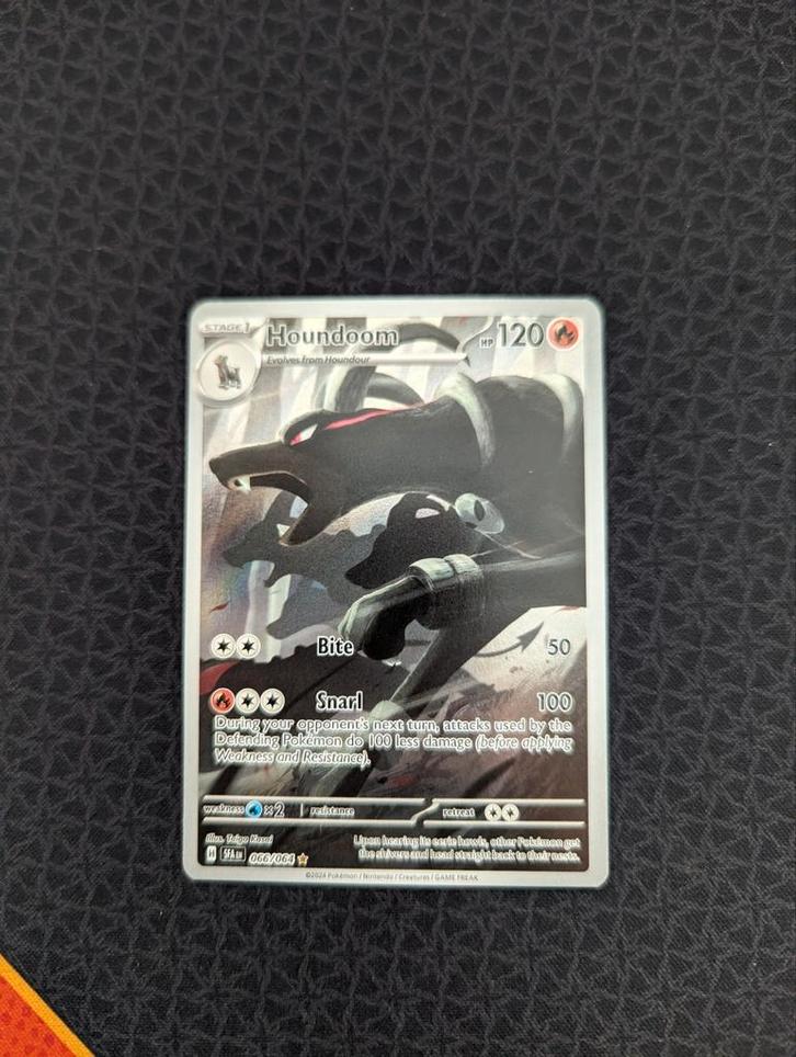 Houndoom Alt Art #66 Pokemon Shrouded Fable, Hobby en Vrije tijd, Verzamelkaartspellen | Pokémon, Zo goed als nieuw, Losse kaart