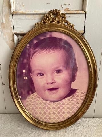 Brocante oude ovale  lijst / Goudkleurig / Betty beschikbaar voor biedingen