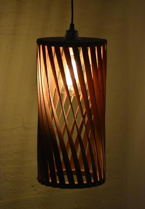 Houten hanglamp met een twist!, Huis en Inrichting, Lampen | Hanglampen, Nieuw, Minder dan 50 cm, Hout, Ophalen of Verzenden