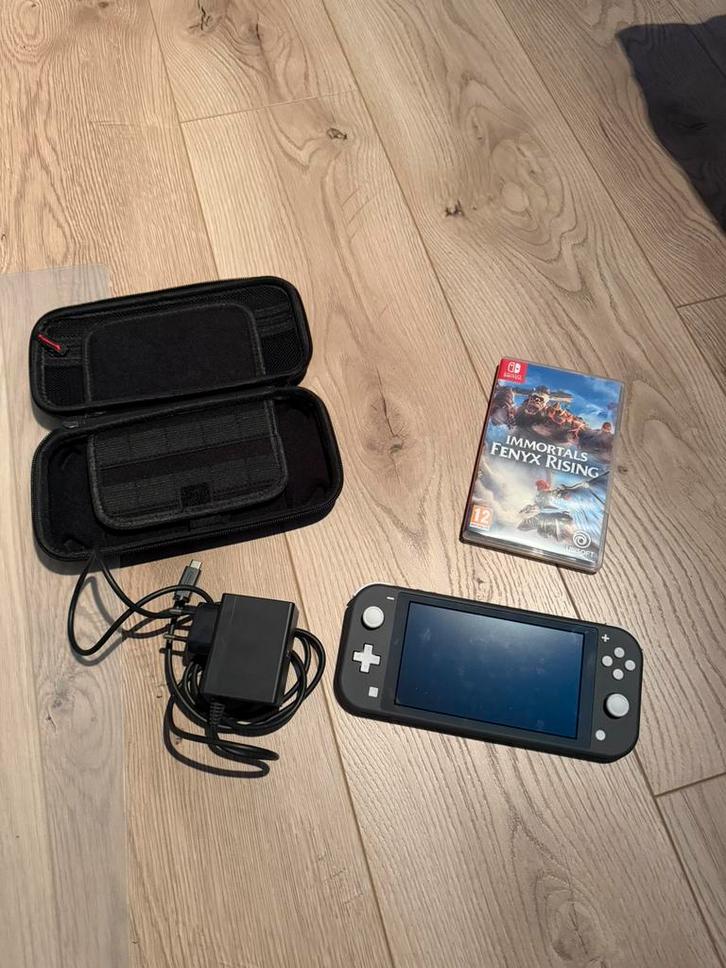 Nintendo Switch Lite grijs, Spelcomputers en Games, Spelcomputers | Nintendo Switch Lite, Zo goed als nieuw, Grijs, Met beschermhoes of tas