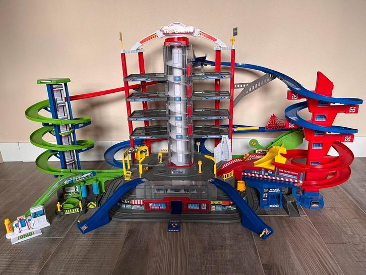 Speelgoed garage, Kinderen en Baby's, Speelgoed | Racebanen, Gebruikt, Elektrisch, Overige merken, Ophalen