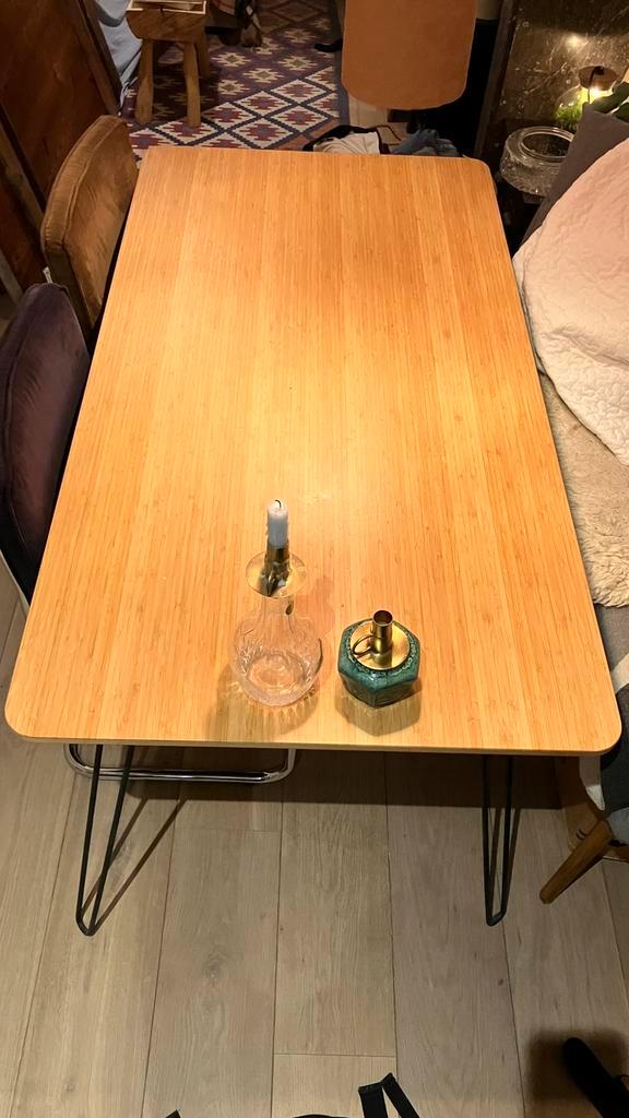 Mooie bamboe tafel of bureau met zwart metalen poten, Huis en Inrichting, Tafels | Eettafels, Zo goed als nieuw, 50 tot 100 cm