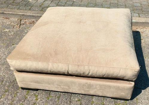 Showmodel hocker / poef Fernardo UITVERKOOP van €574,-, Huis en Inrichting, Banken | Voetenbanken en Poefen, Nieuw, Rechthoekig