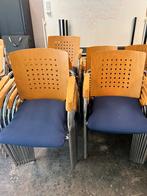 38 Houten stoel, stoffen bekleding en ijzeren onderstel, Zakelijke goederen, Horeca | Meubilair en Inrichting, Meubilair, Gebruikt