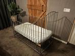 Stalen ledikant grijs inclusief verhogers, Kinderen en Baby's, Kinderkamer | Bedden, Ophalen, Zo goed als nieuw, Minder dan 140 cm