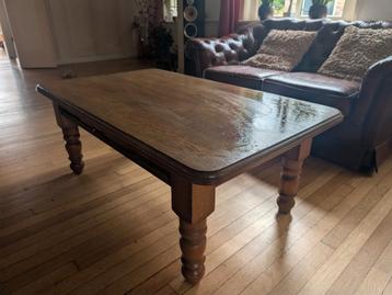 Eiken houten salontafel beschikbaar voor biedingen
