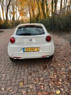 Alfa mito 1.3 jtd 2011 met lichte achterschade, Auto's, Alfa Romeo, Voorwielaandrijving, Zwart, 4 cilinders, Beige