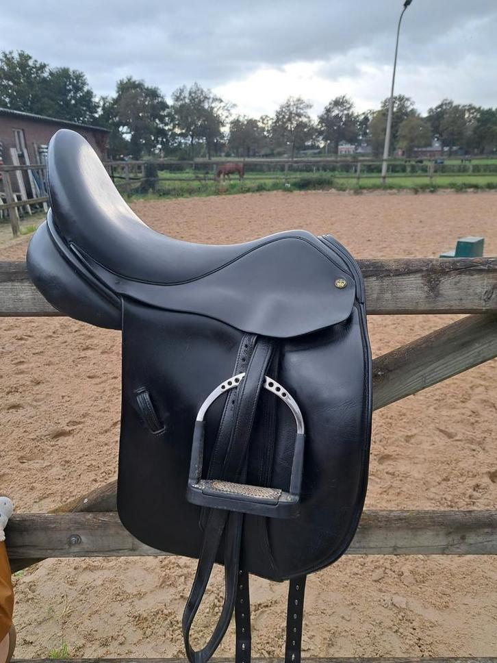 Heel net Ideal Crown Lynx dressuurzadel (17.5/W), Dieren en Toebehoren, Paarden en Pony's | Zadels, Dressuur, Ophalen