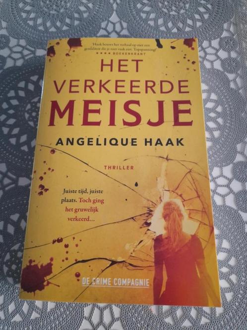 boek angelique haak - het verkeerde meisje - crime compagnie, Boeken, Thrillers, Zo goed als nieuw, Nederland, Ophalen of Verzenden
