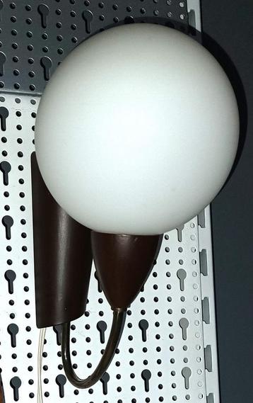 vintage wandlamp met mat wit glazen Space Age bol - fifties beschikbaar voor biedingen